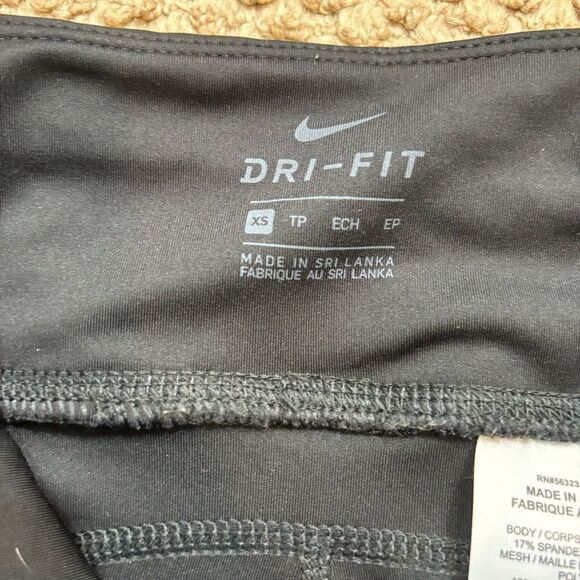 Ladies Nike Dri-Fit Black Full Length Leggings with Mesh Inserts on Back Size XS - Picture 11 of 11